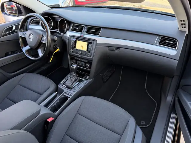 Skoda Superb view 11