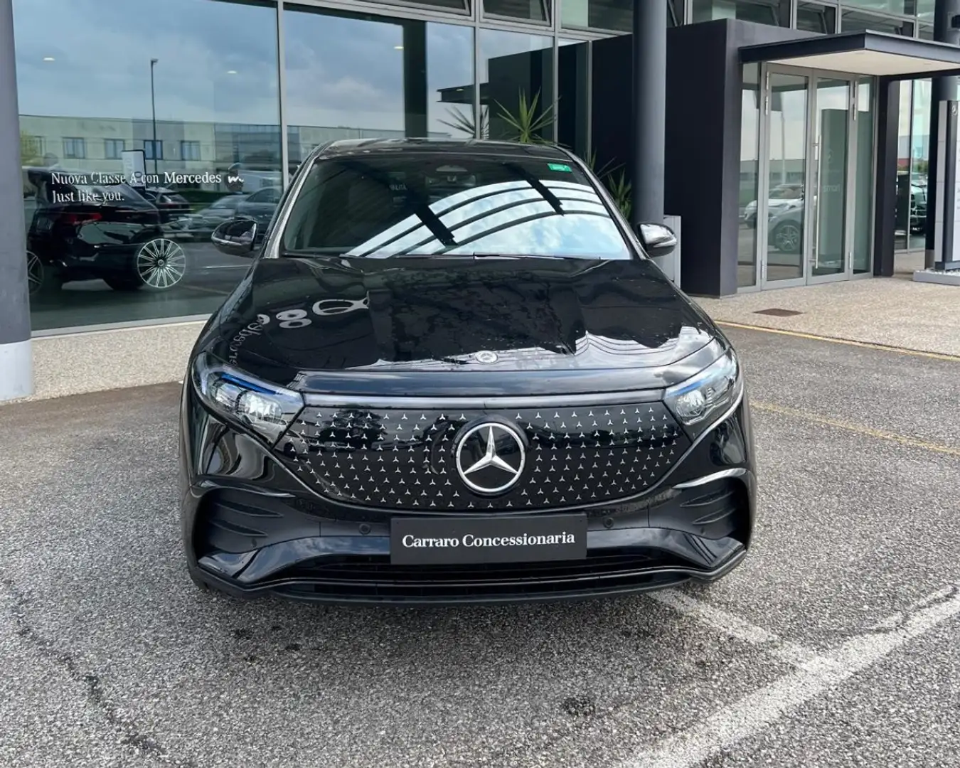 Mercedes-Benz EQA 250 + Fekete - 2