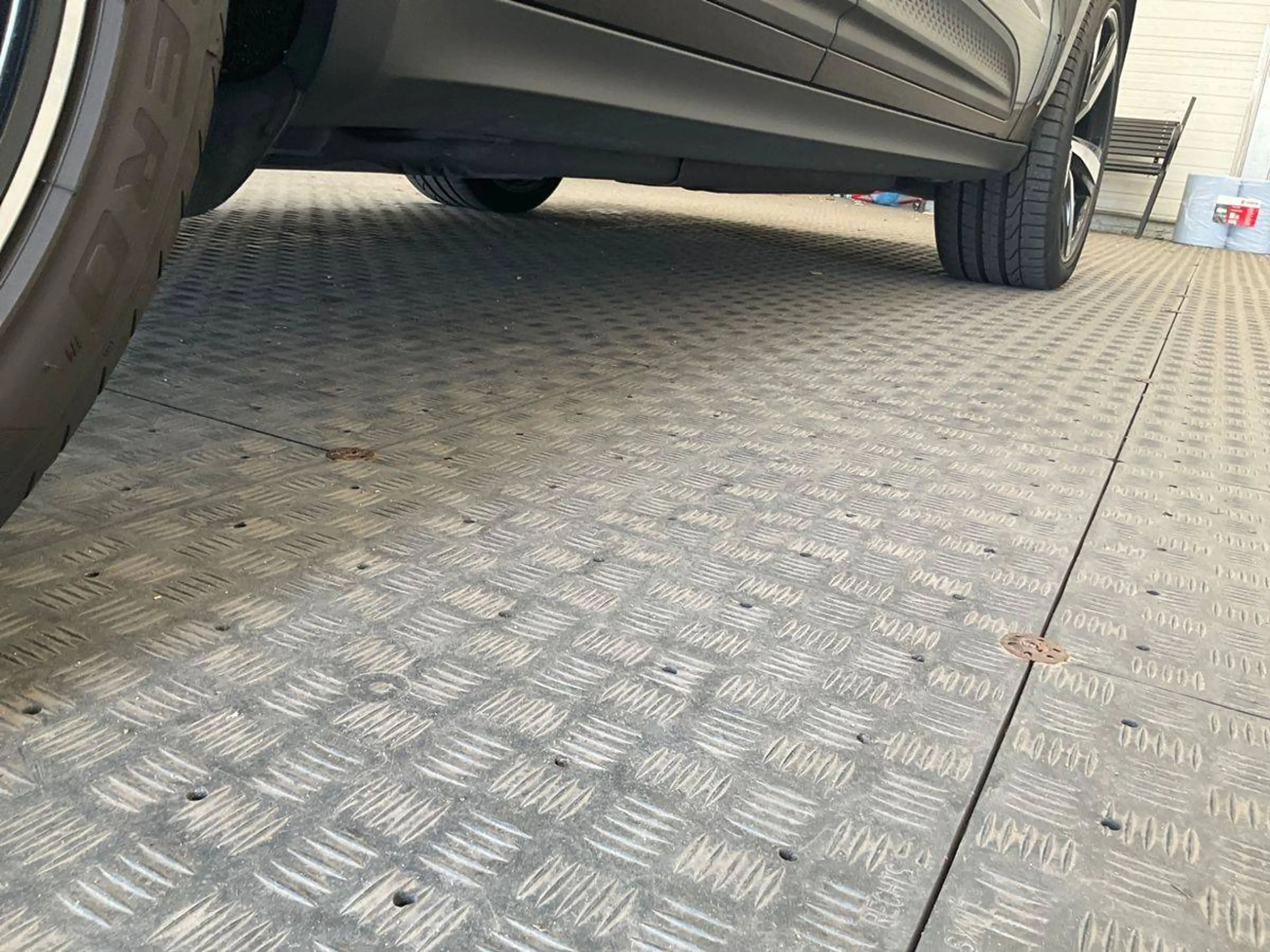 Porsche Macan S — photo 13