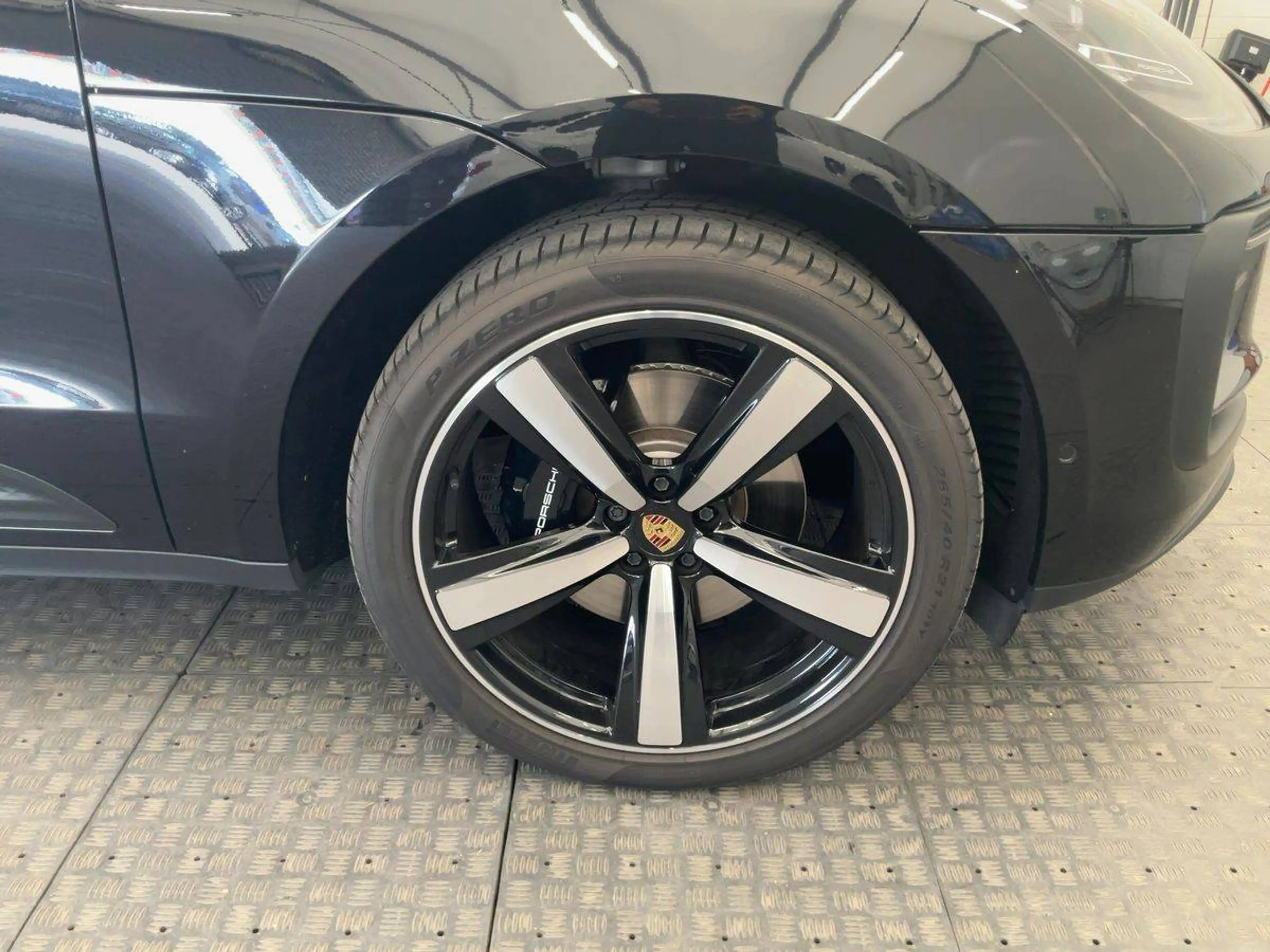 Porsche Macan S — photo 8