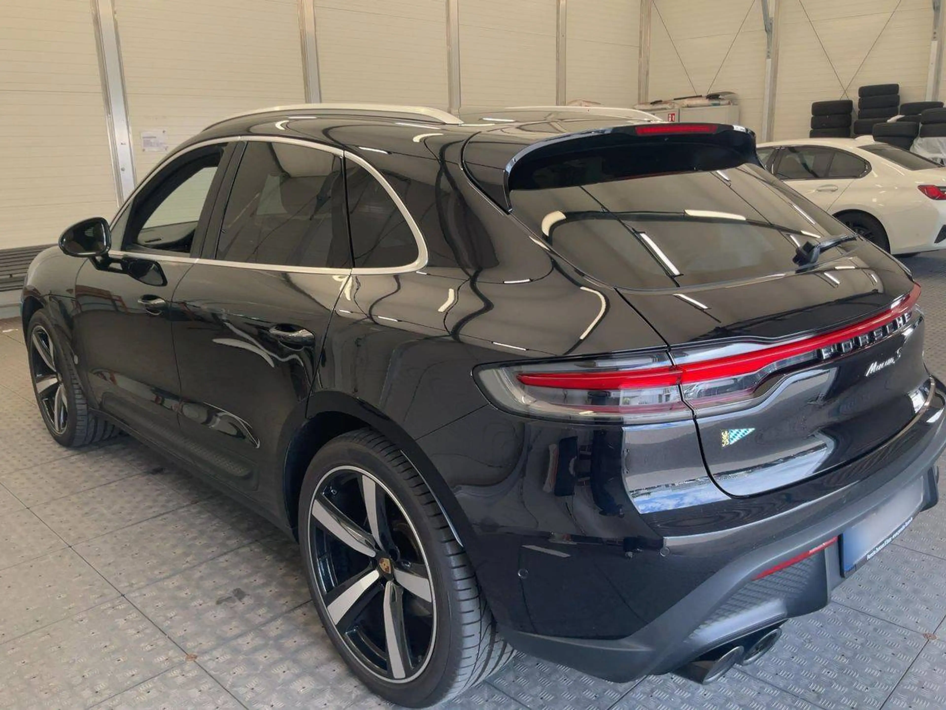 Porsche Macan S — photo 14