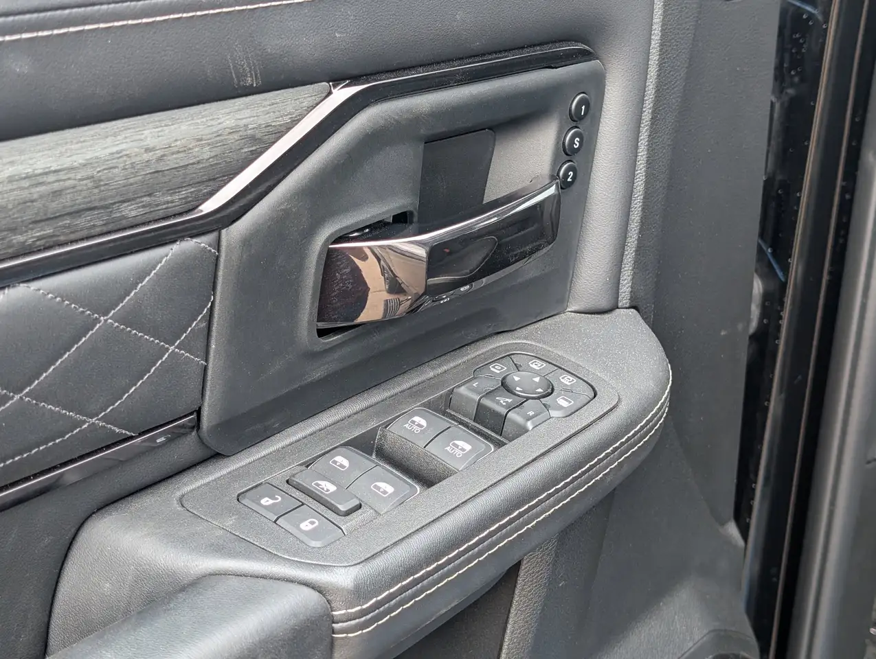 RAM 3500 снимка RAM 3500