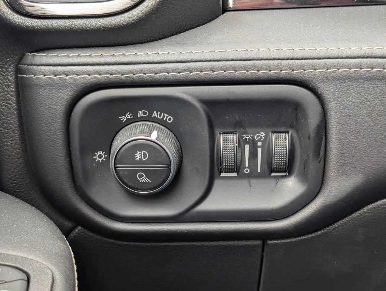 RAM 3500 снимка RAM 3500