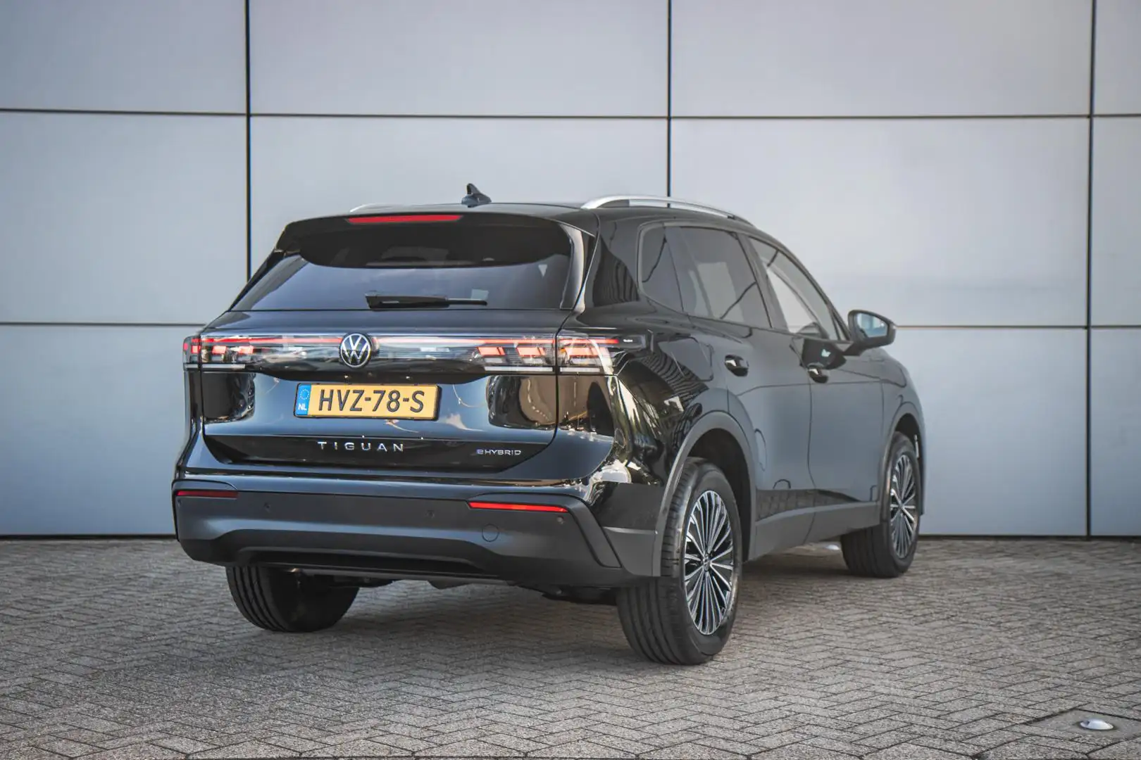 Volkswagen Tiguan 1.5 204pk eHybrid Life Edition | Apple Carplay / A Zwart - 2