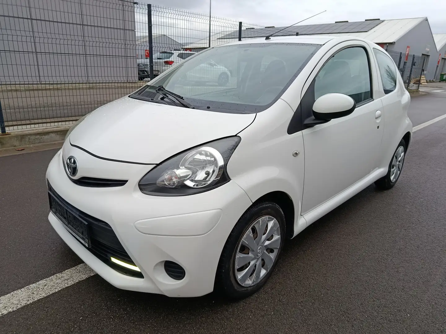 Toyota Aygo Aygo 1.0i Active prêt à immatriculer Wit - 1