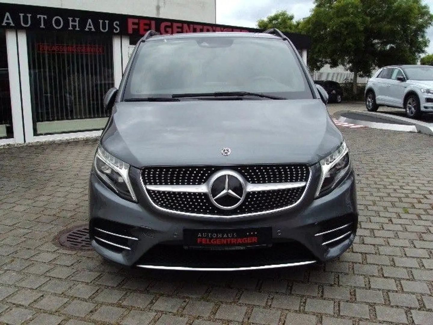 Mercedes-Benz V 300 d Aut. EDITION lang AMG-Line Grau - 2