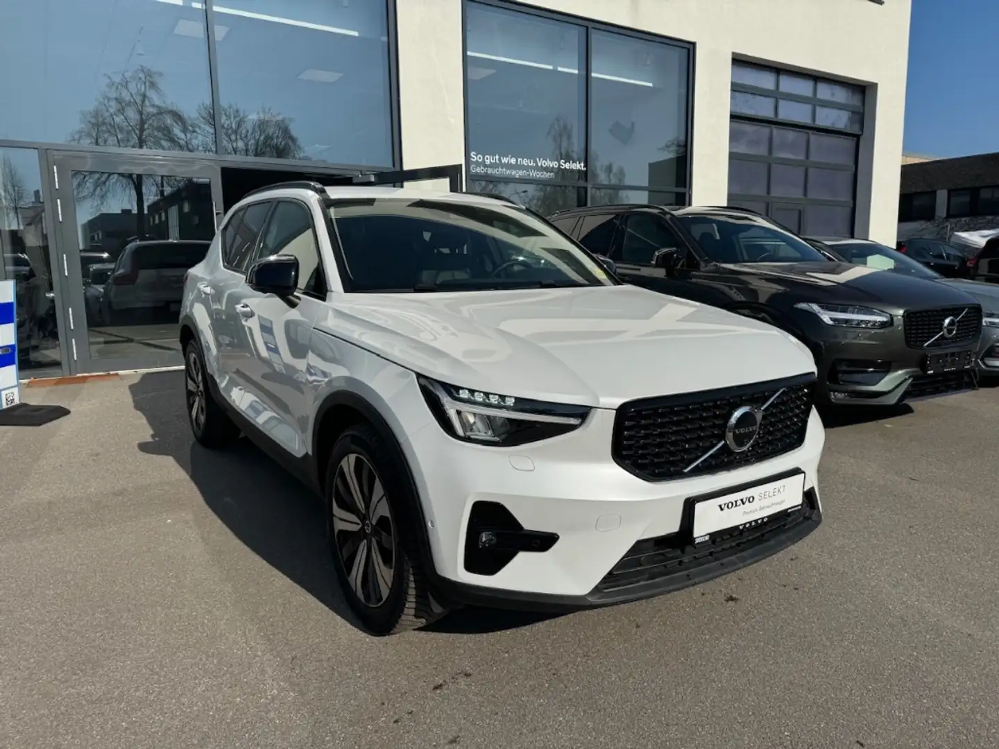 Volvo XC40 Plus Dark Recharge Plug-In Hybrid T5 Twin Engine E Weiß - 2