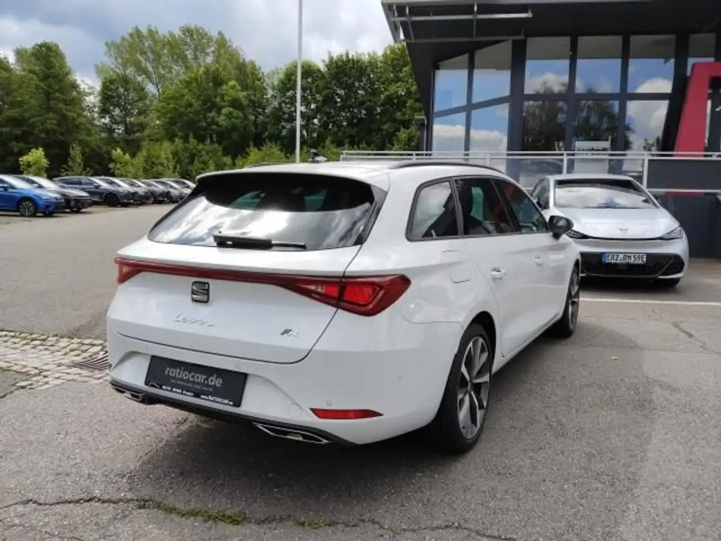 SEAT Leon LEON SPORTSTOURER FR 1.5 ETSI ACT DSG NAVI SHZ Weiß - 2
