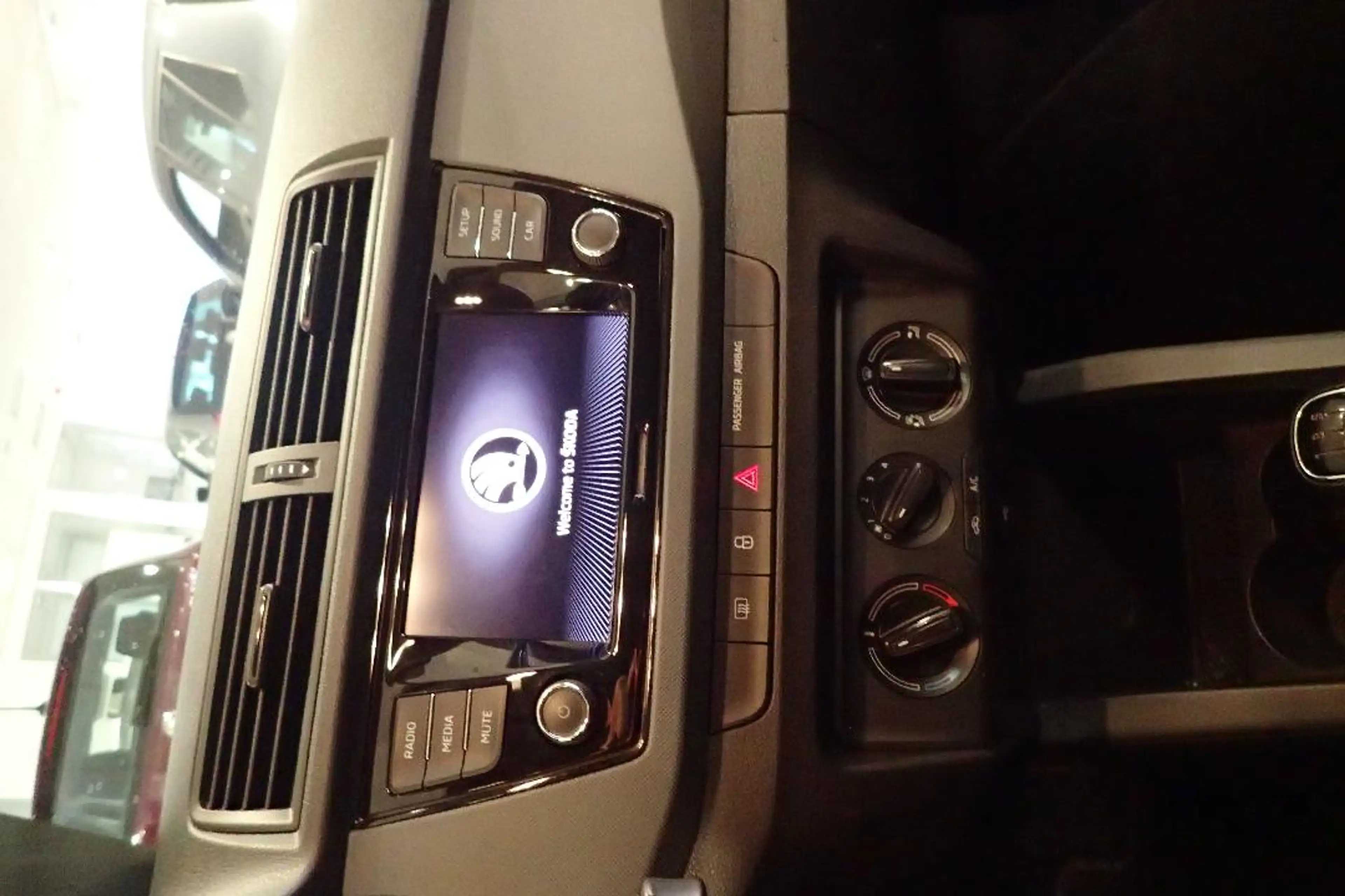 Skoda Fabia Active  1,0 KLIMA  ABN.AHK  DAB  2.HAND — photo 11