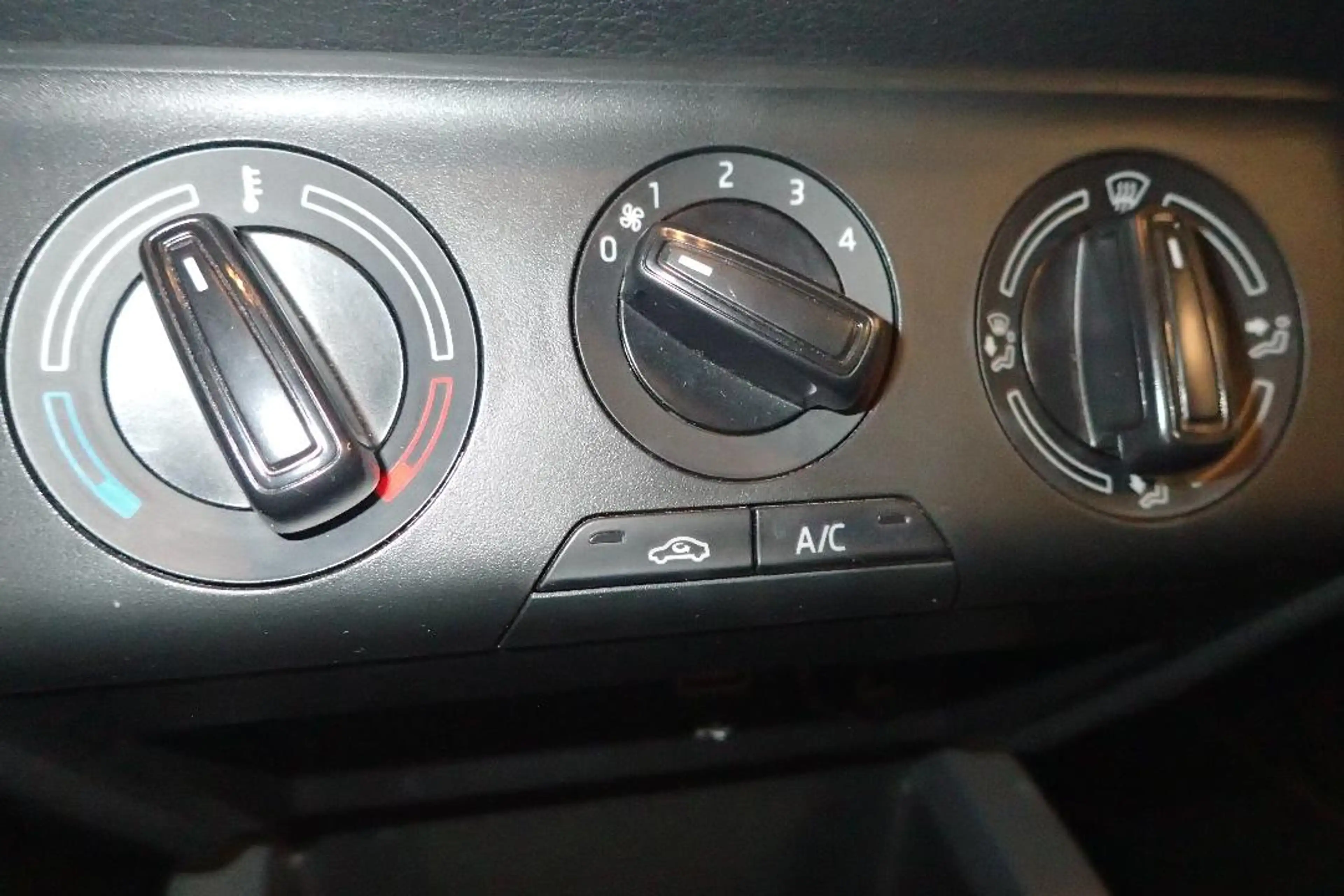 Skoda Fabia Active  1,0 KLIMA  ABN.AHK  DAB  2.HAND — photo 12