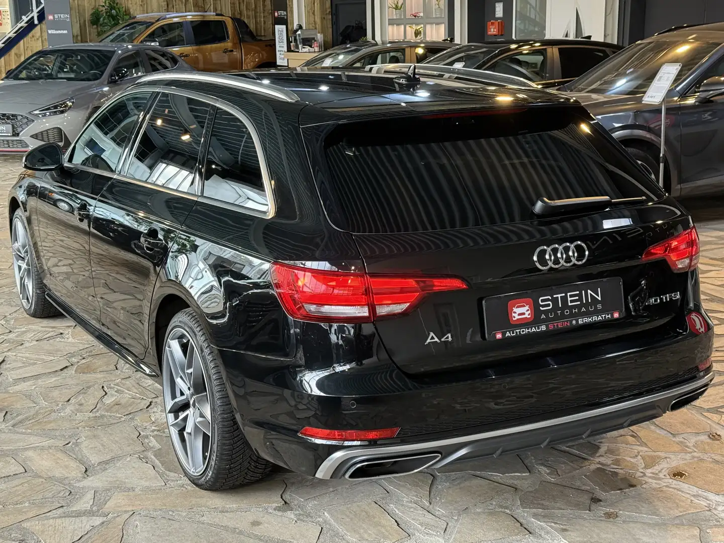 Audi A4 40 TFSI S-Line ACC Navi Leder AHK Sitzheizung Schwarz - 2