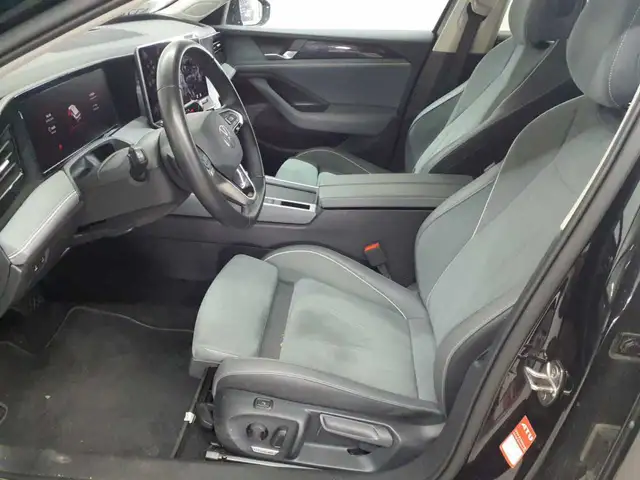 Volkswagen Passat view 8