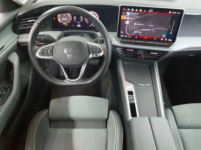 Volkswagen Passat view 9