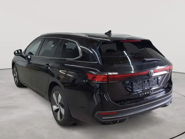 Volkswagen Passat view 5