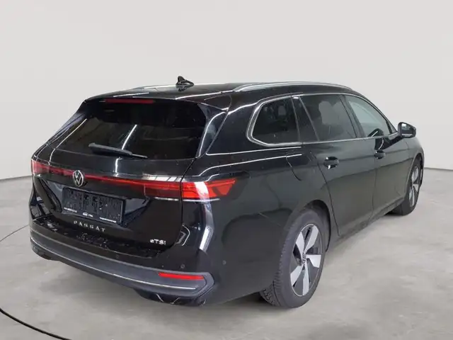 Volkswagen Passat view 4