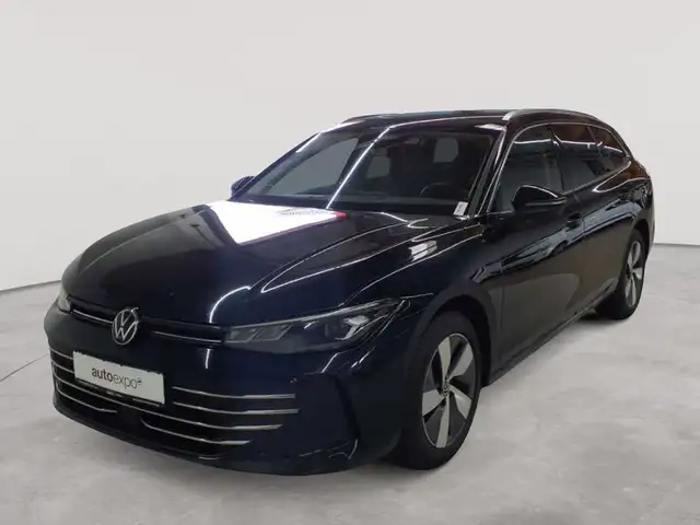 Volkswagen Passat view 2