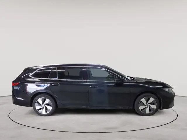 Volkswagen Passat view 3
