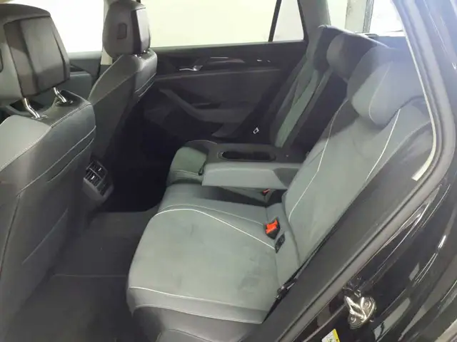 Volkswagen Passat view 14
