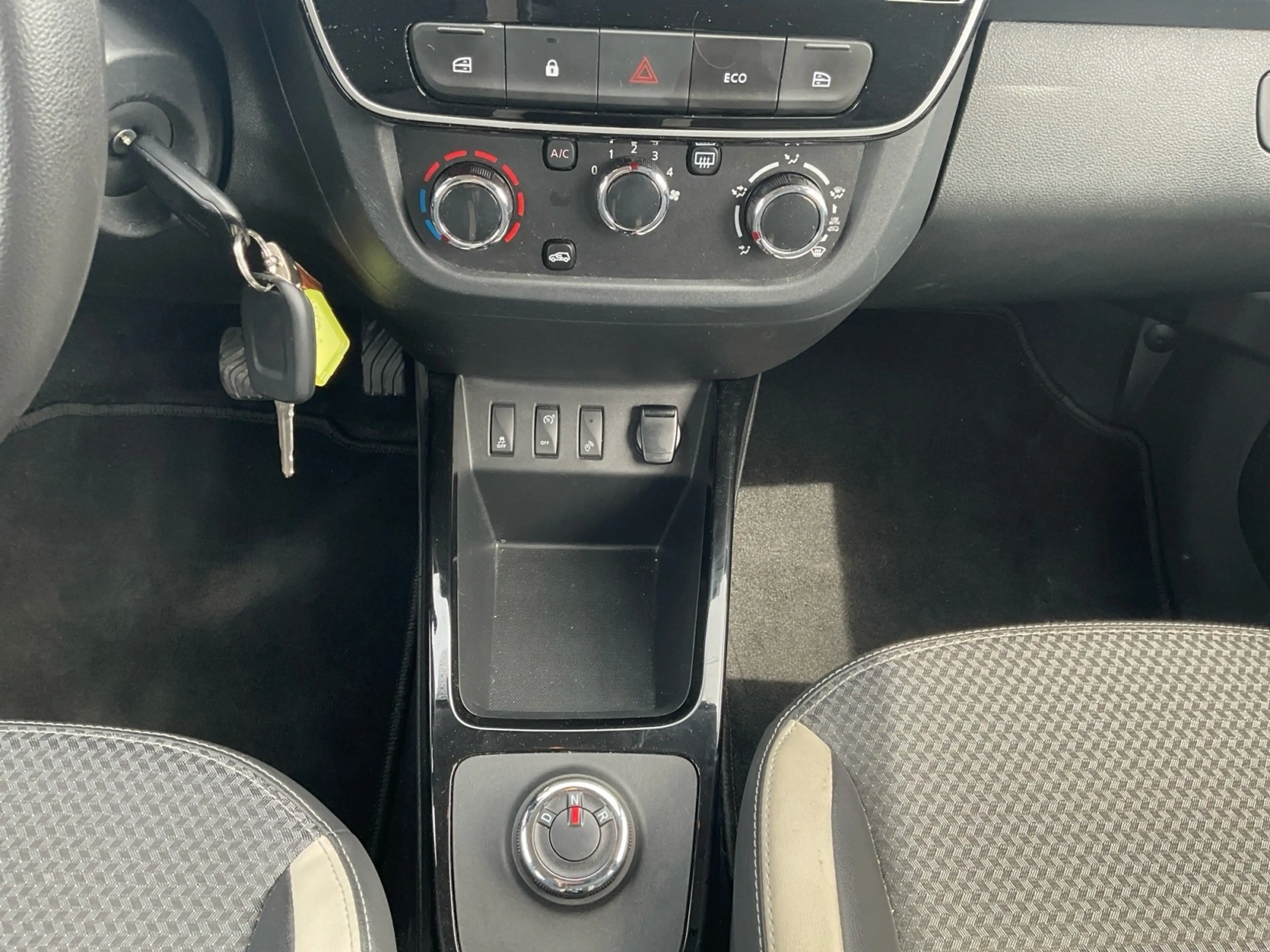 Dacia Spring Essential — photo 10