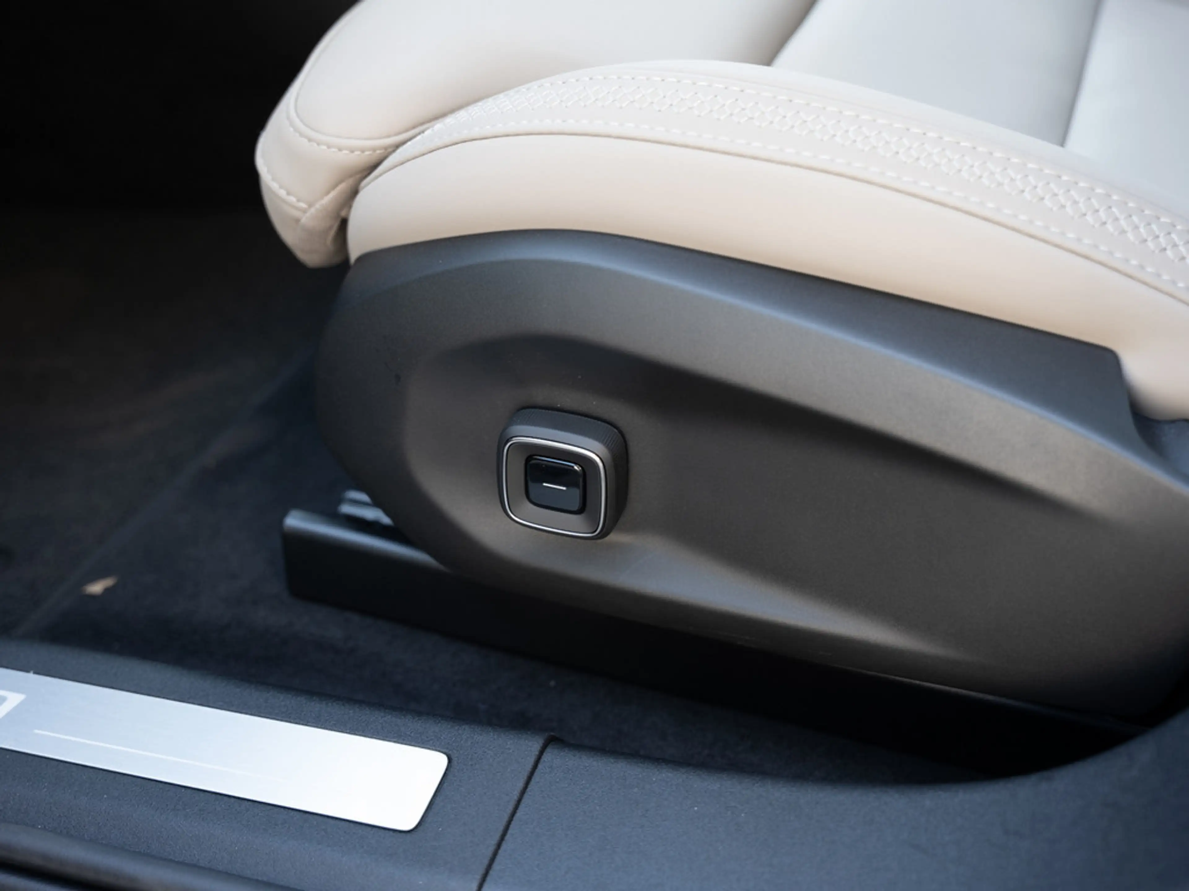 Volvo ES90 Single Motor Extended Range Plus 360° — photo 15