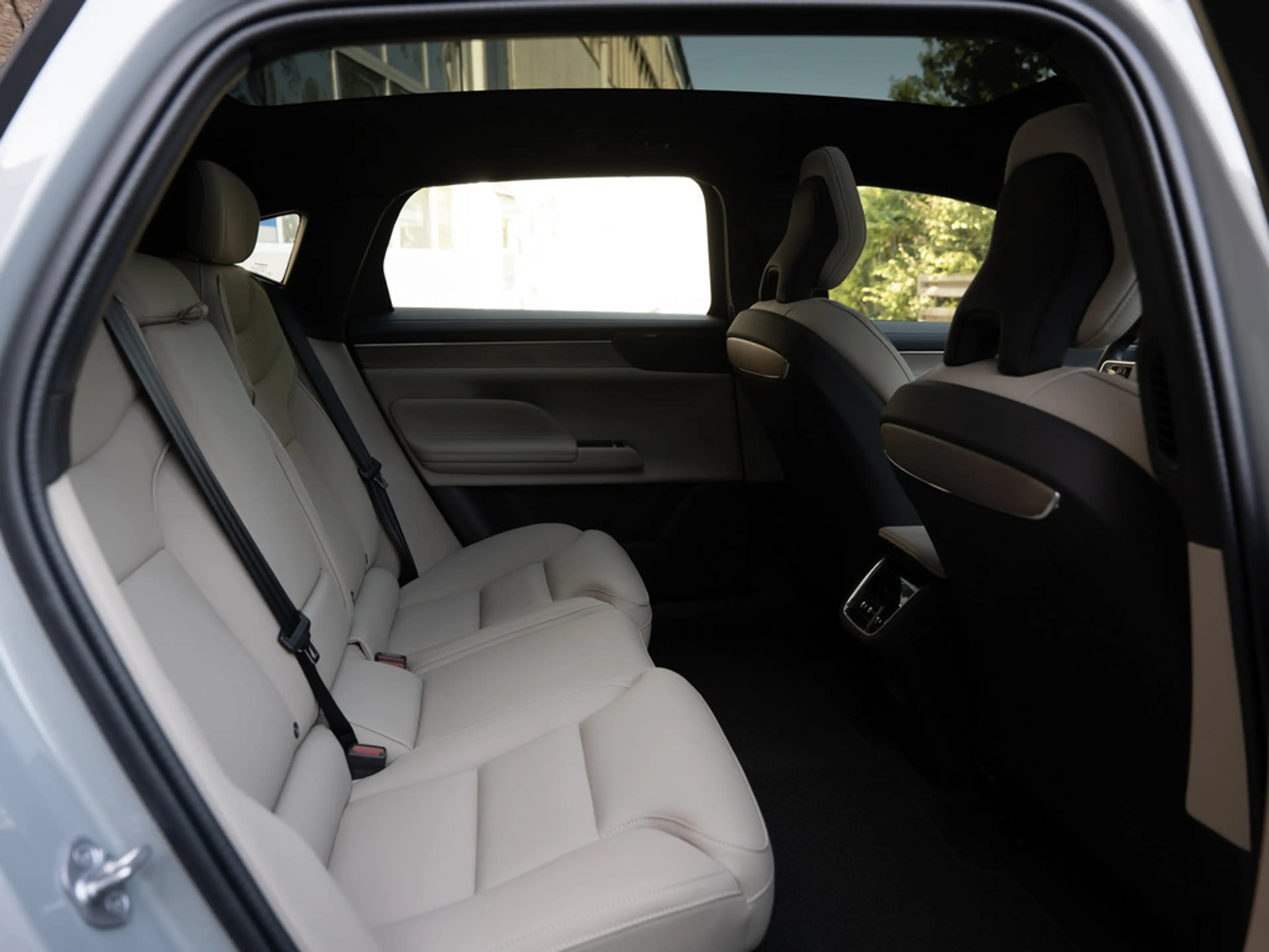 Volvo ES90 Single Motor Extended Range Plus 360° — photo 8