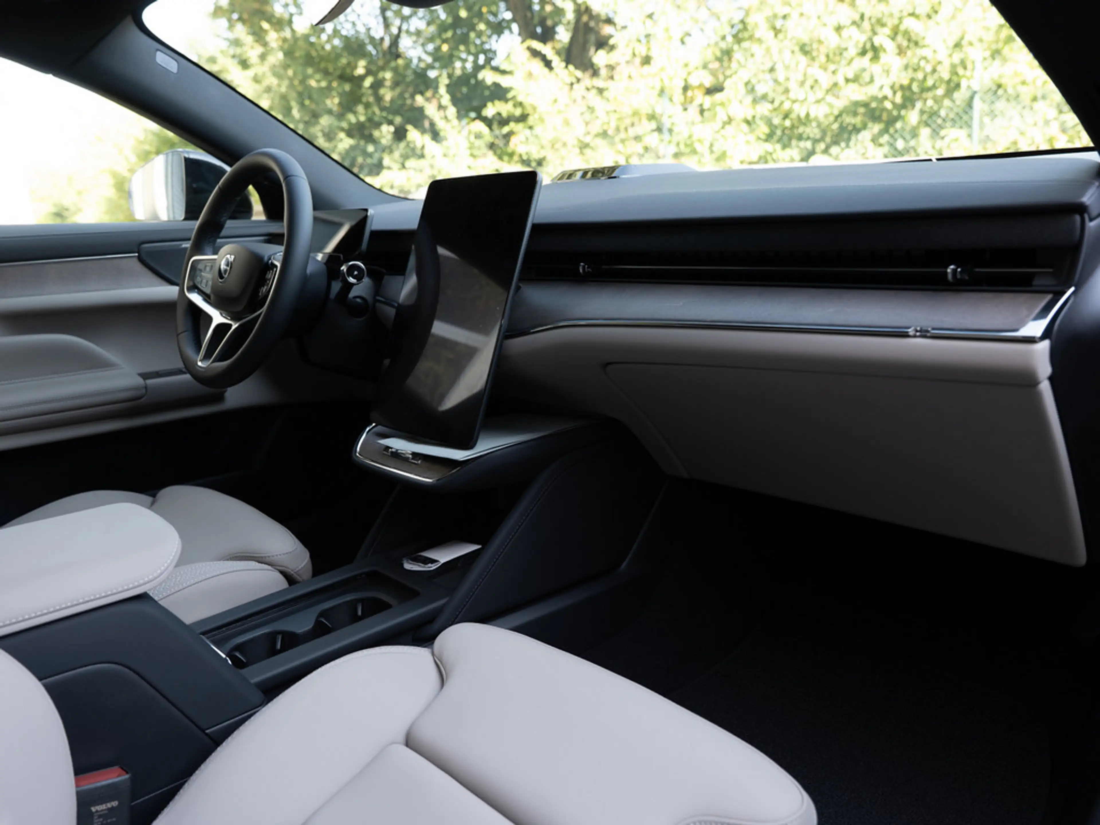 Volvo ES90 Single Motor Extended Range Plus 360° — photo 7