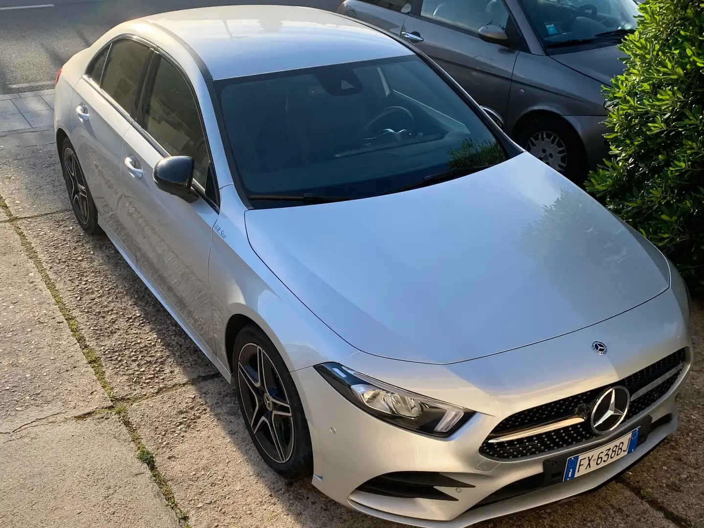 Mercedes-Benz 180 D Sedan Premium - AMG line Grey - 1