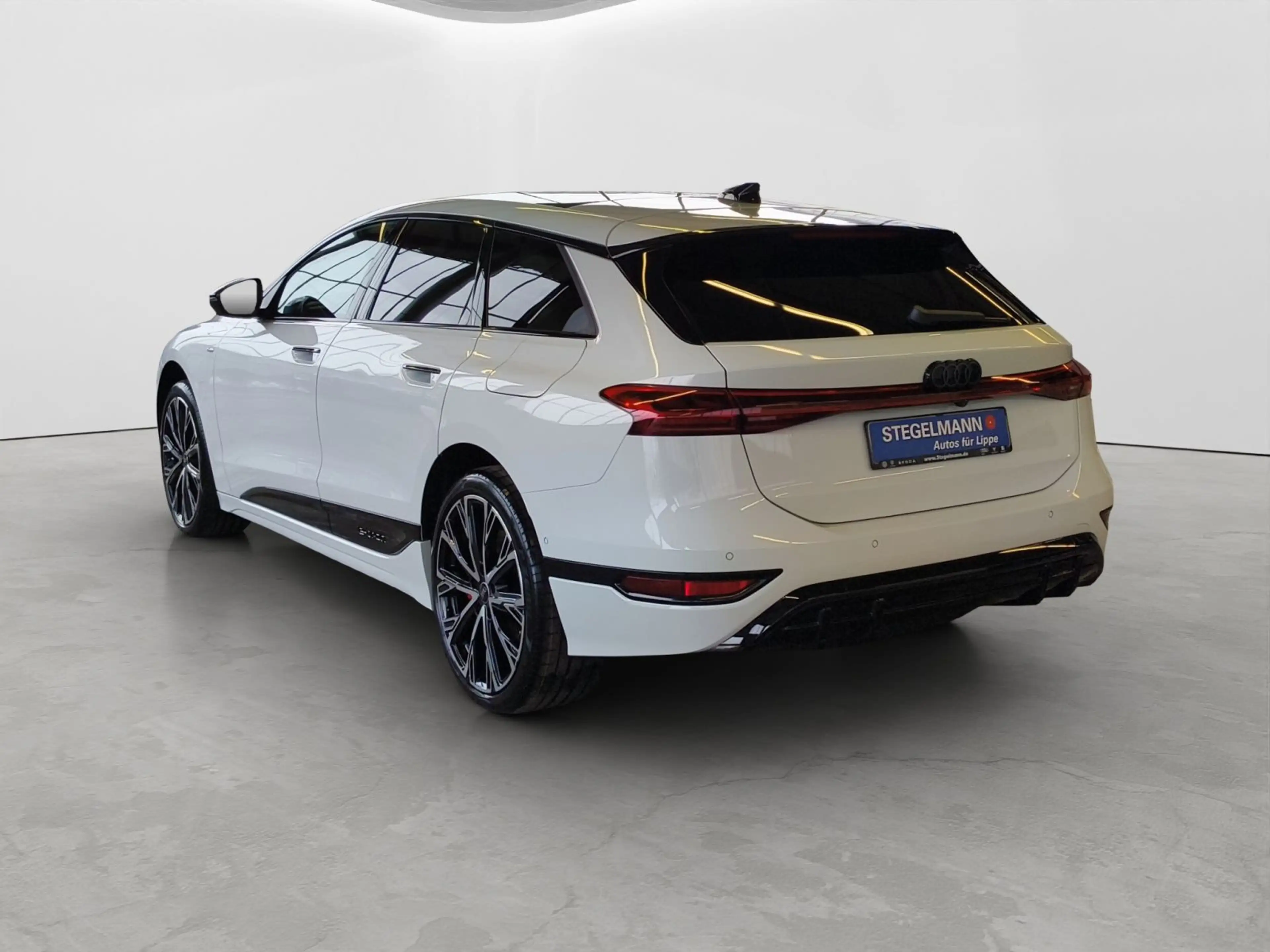 Audi A6 S line business e-tron performance TECH — photo 4