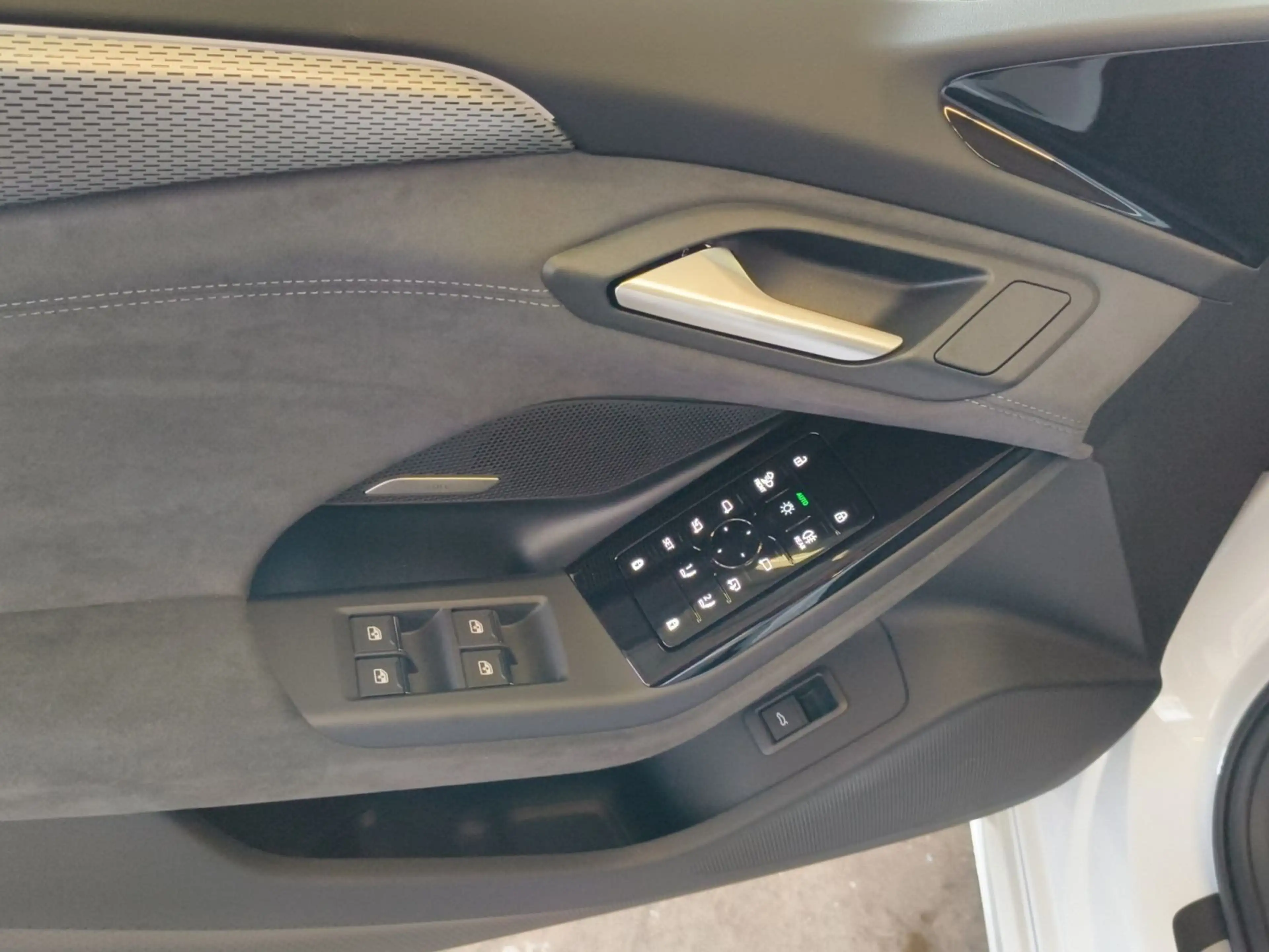 Audi A6 S line business e-tron performance TECH — photo 15