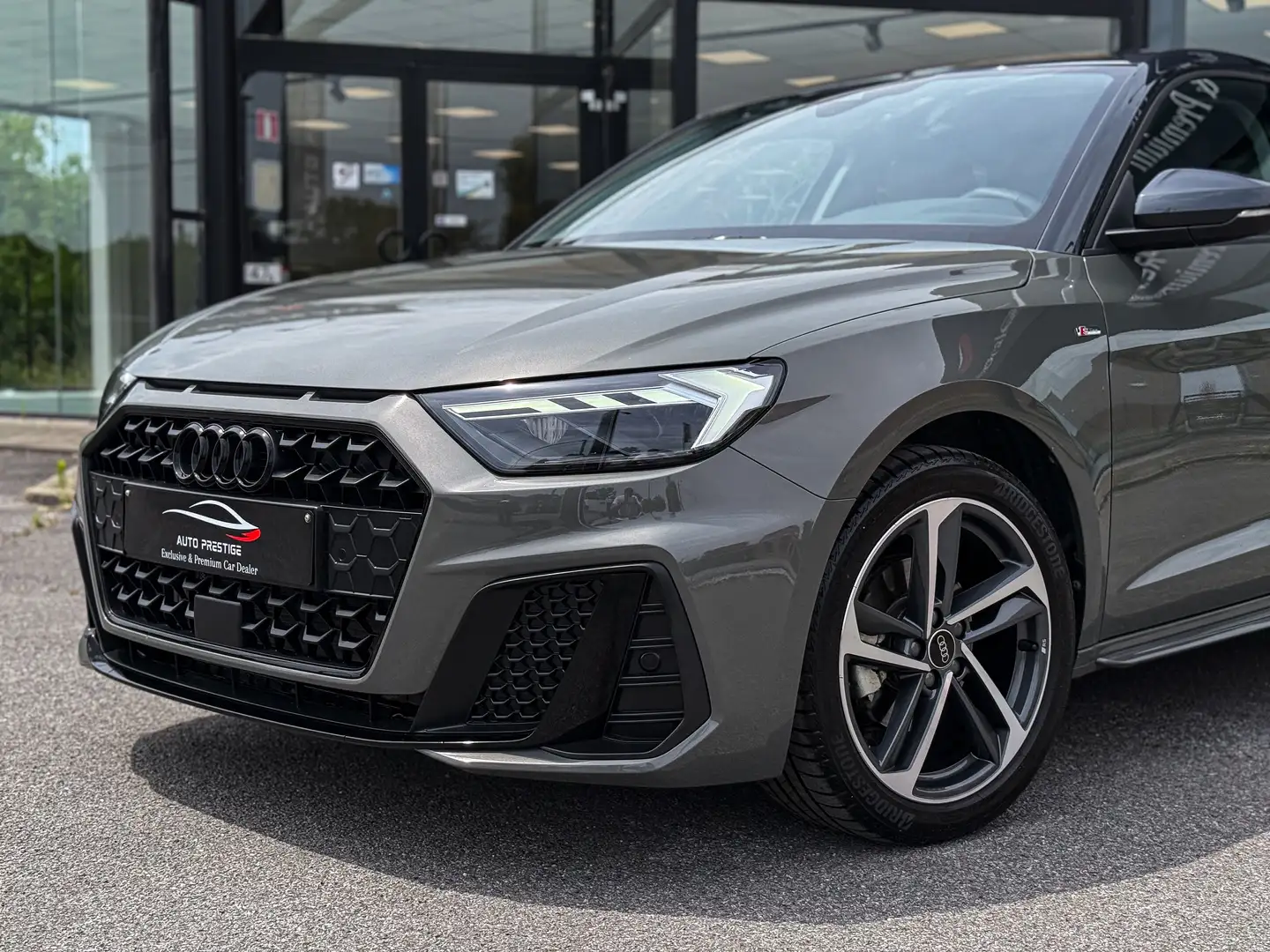 Audi A1 Sportback 30 TFSI S-Line Shadow Edition Gris - 2