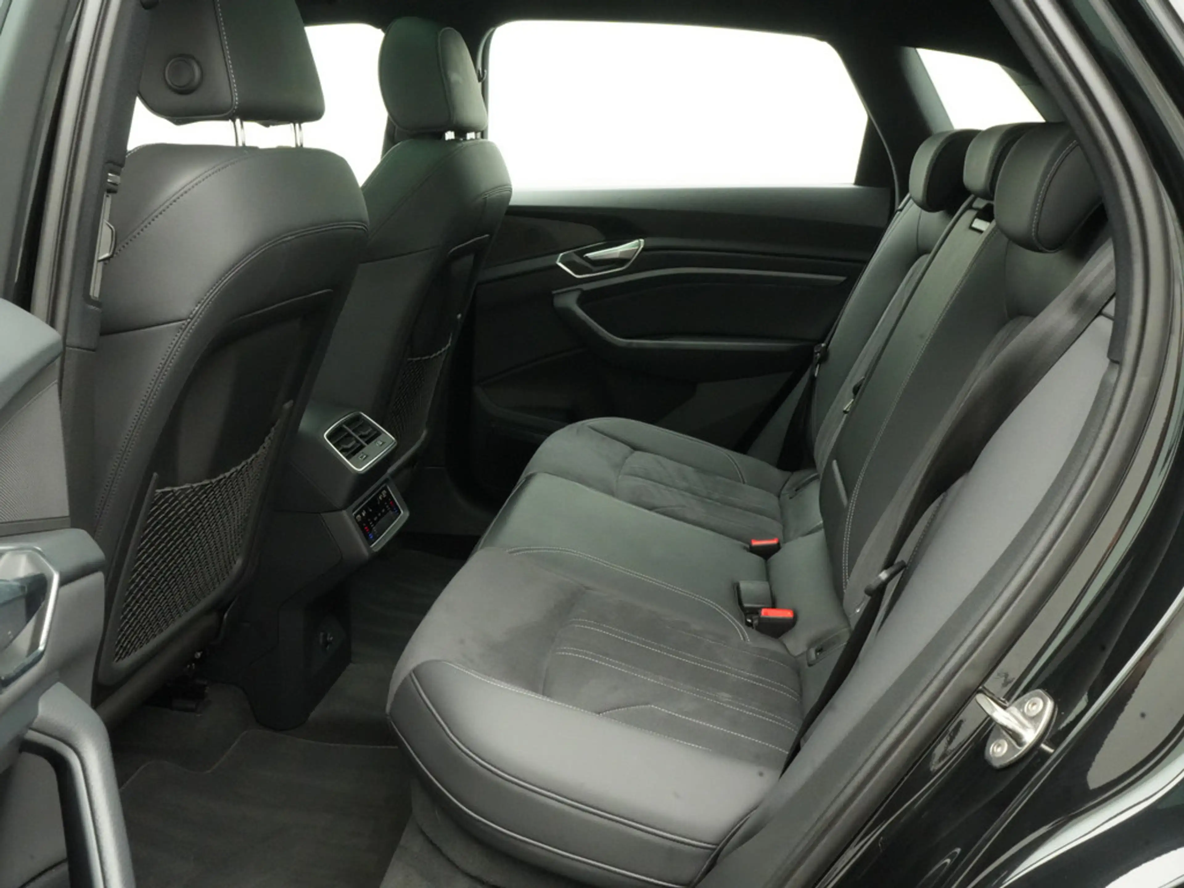 Audi Q8 e-tron 50 quattro S line MATRIX PANO AHK — photo 12