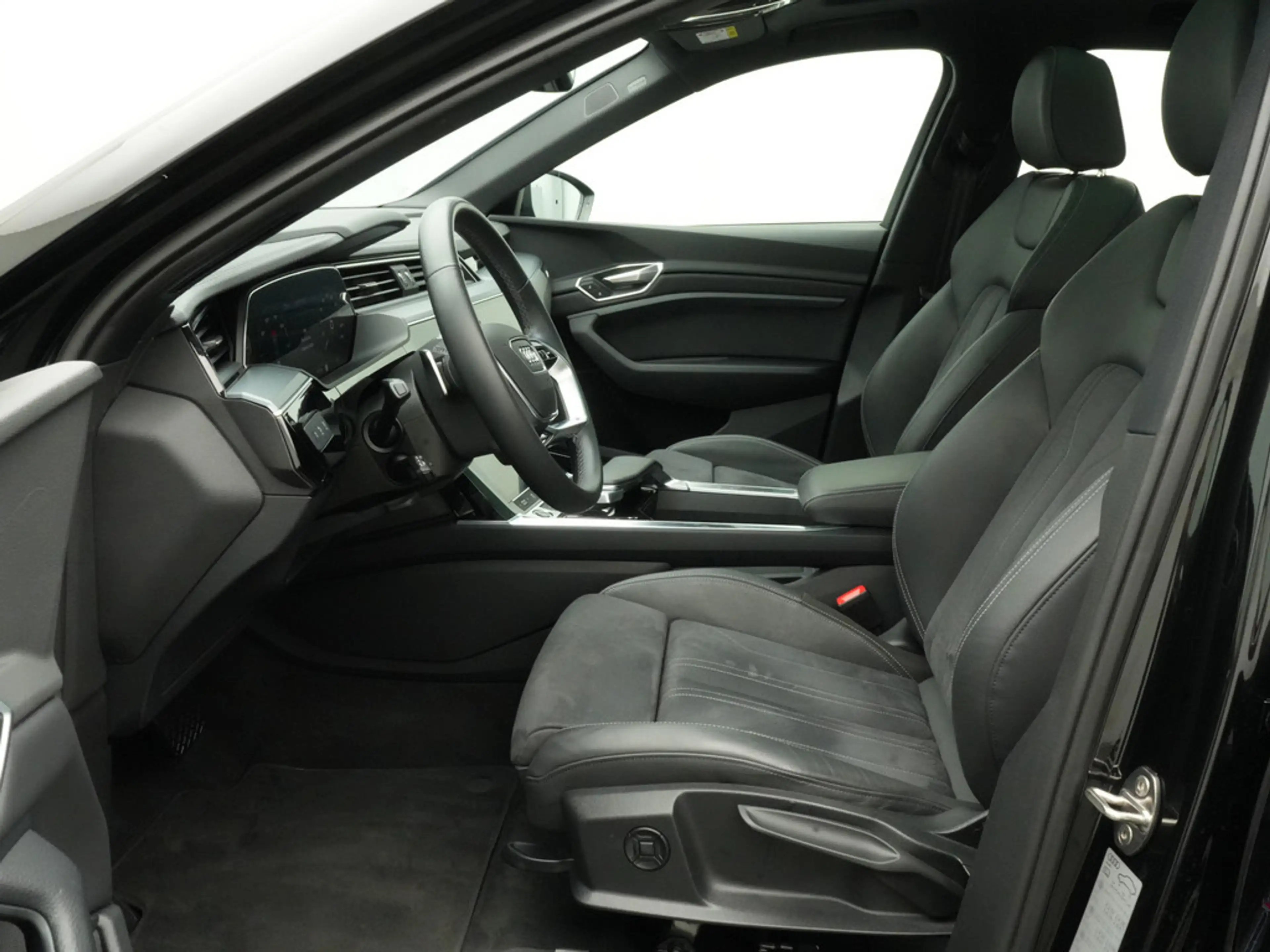 Audi Q8 e-tron 50 quattro S line MATRIX PANO AHK — photo 11