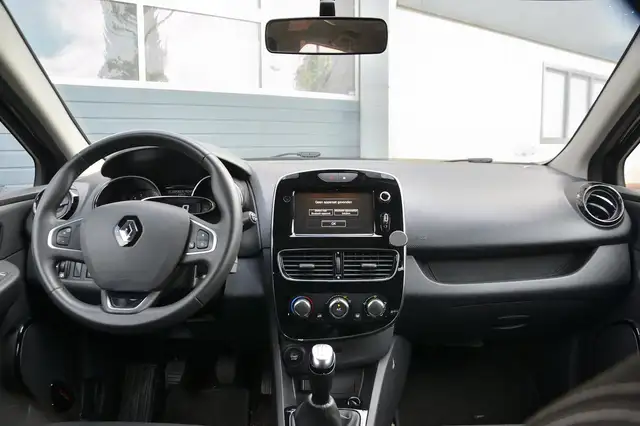Renault Clio view 9
