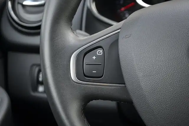 Renault Clio view 15