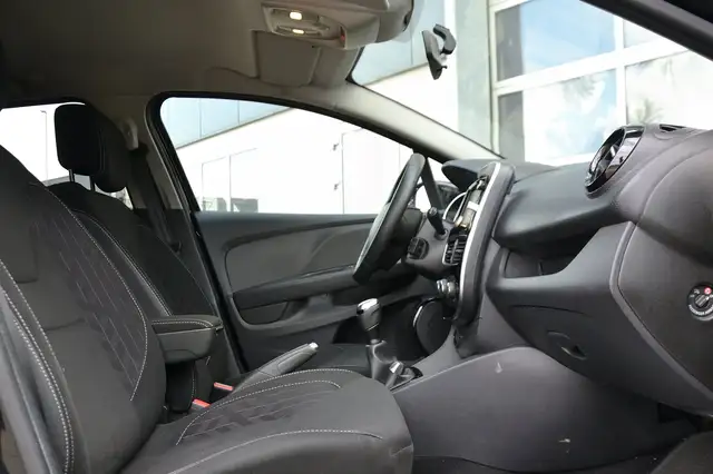 Renault Clio view 10