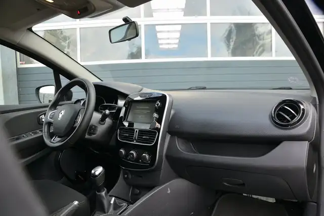 Renault Clio view 11