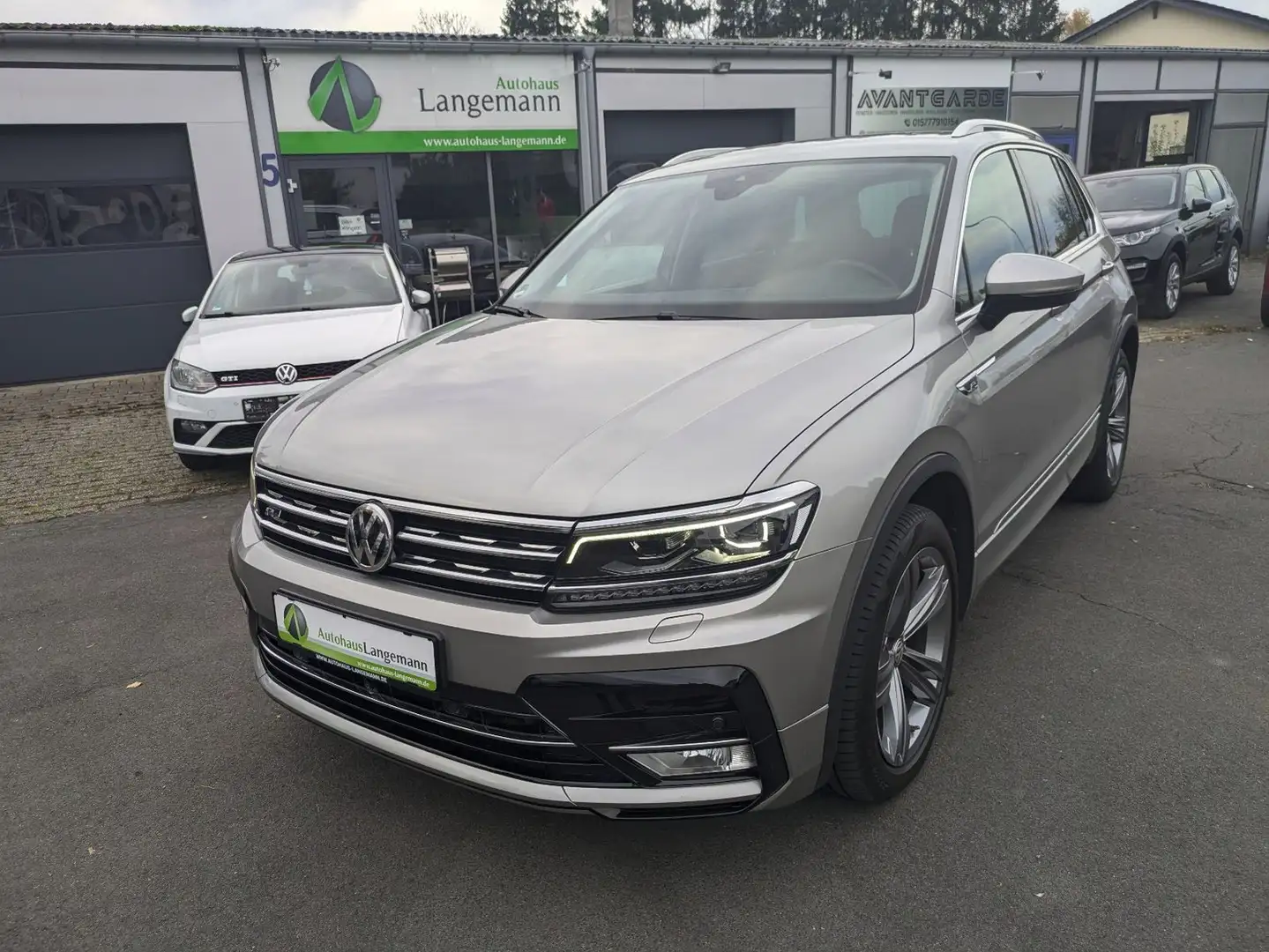 Volkswagen Tiguan Highline 4Motion R-LINE DSG ACC AHK LED Silber - 2