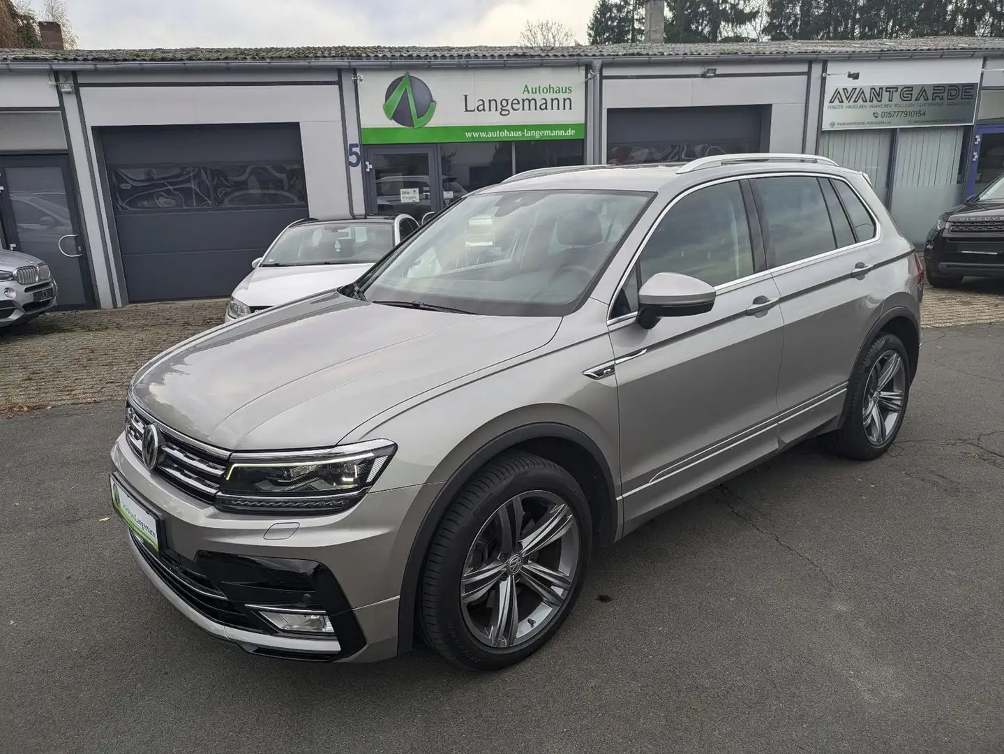 Volkswagen Tiguan Highline 4Motion R-LINE DSG ACC AHK LED Silber - 1