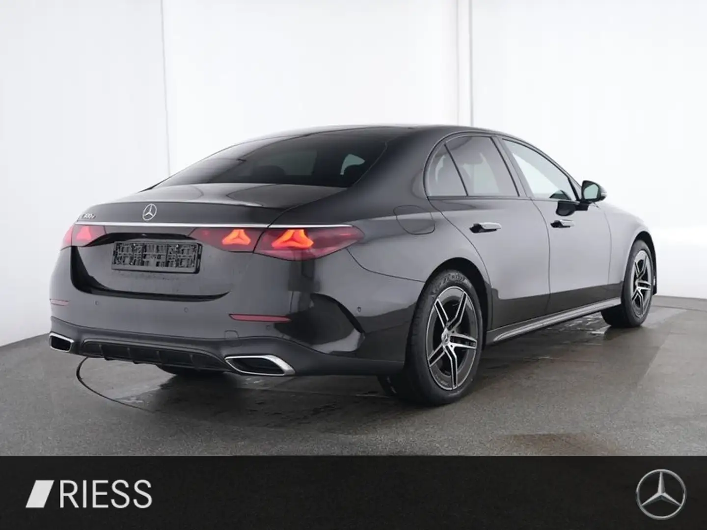 Mercedes-Benz E 300 e AMG Sport Night Distr Pano Wide Ambi Kamera Noir - 2