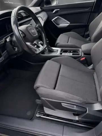 Audi Q3 view 7
