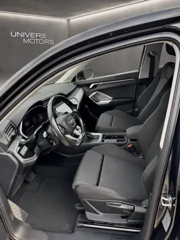 Audi Q3 view 14