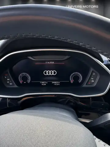 Audi Q3 view 9