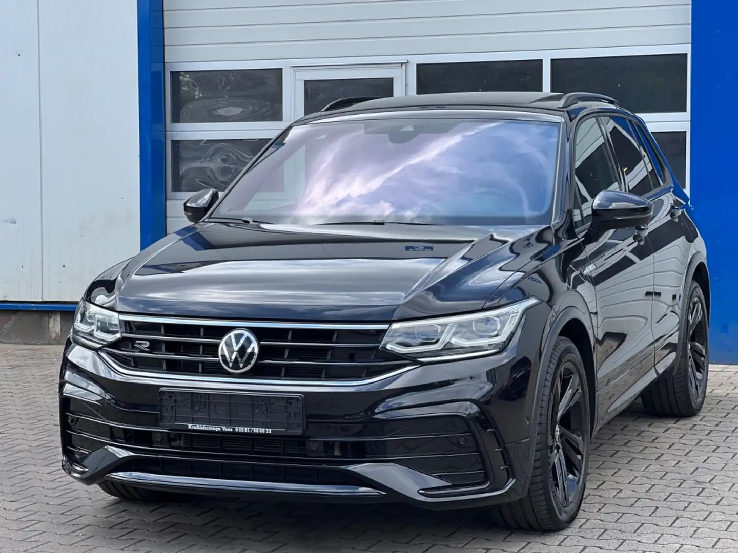 Volkswagen Tiguan 4Motion "R-LINE/PANO/STANDHZG/AHK/H&K/IQ" Schwarz - 2