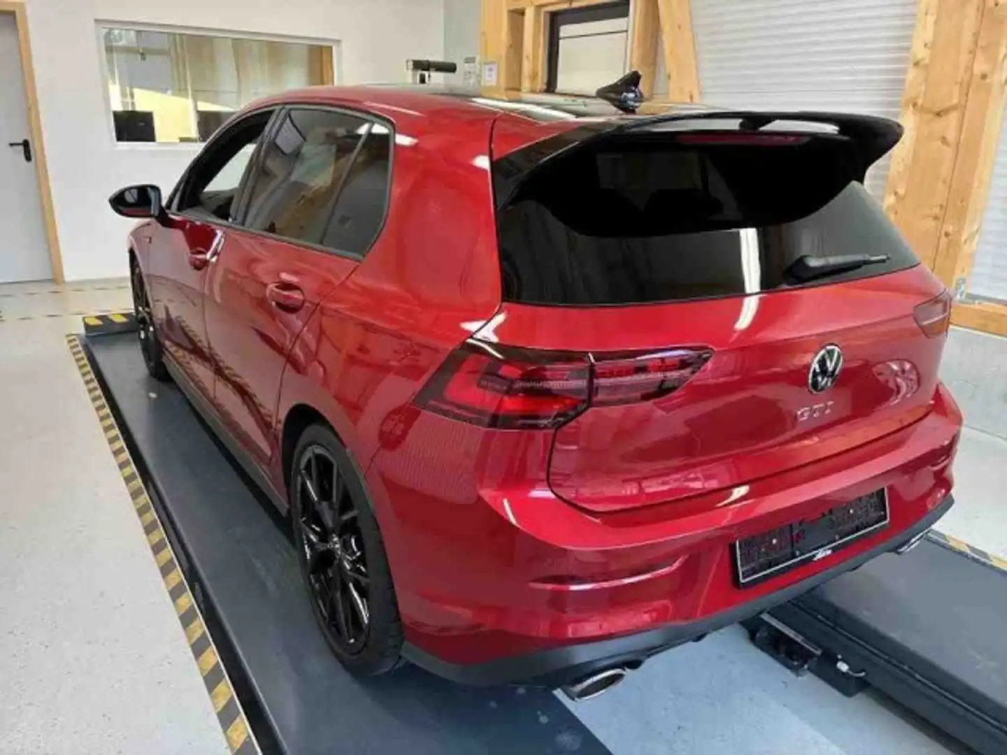 Volkswagen Golf VIII GTI Clubsport 2.0 TSI DSG Klima Navi Rot - 2