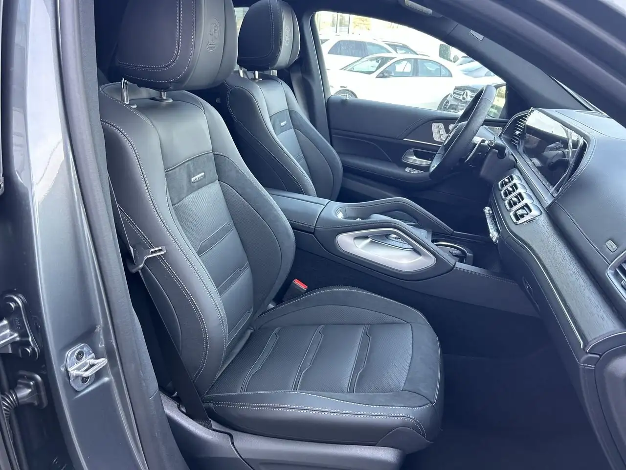 Mercedes-Benz GLE снимка Mercedes-Benz GLE