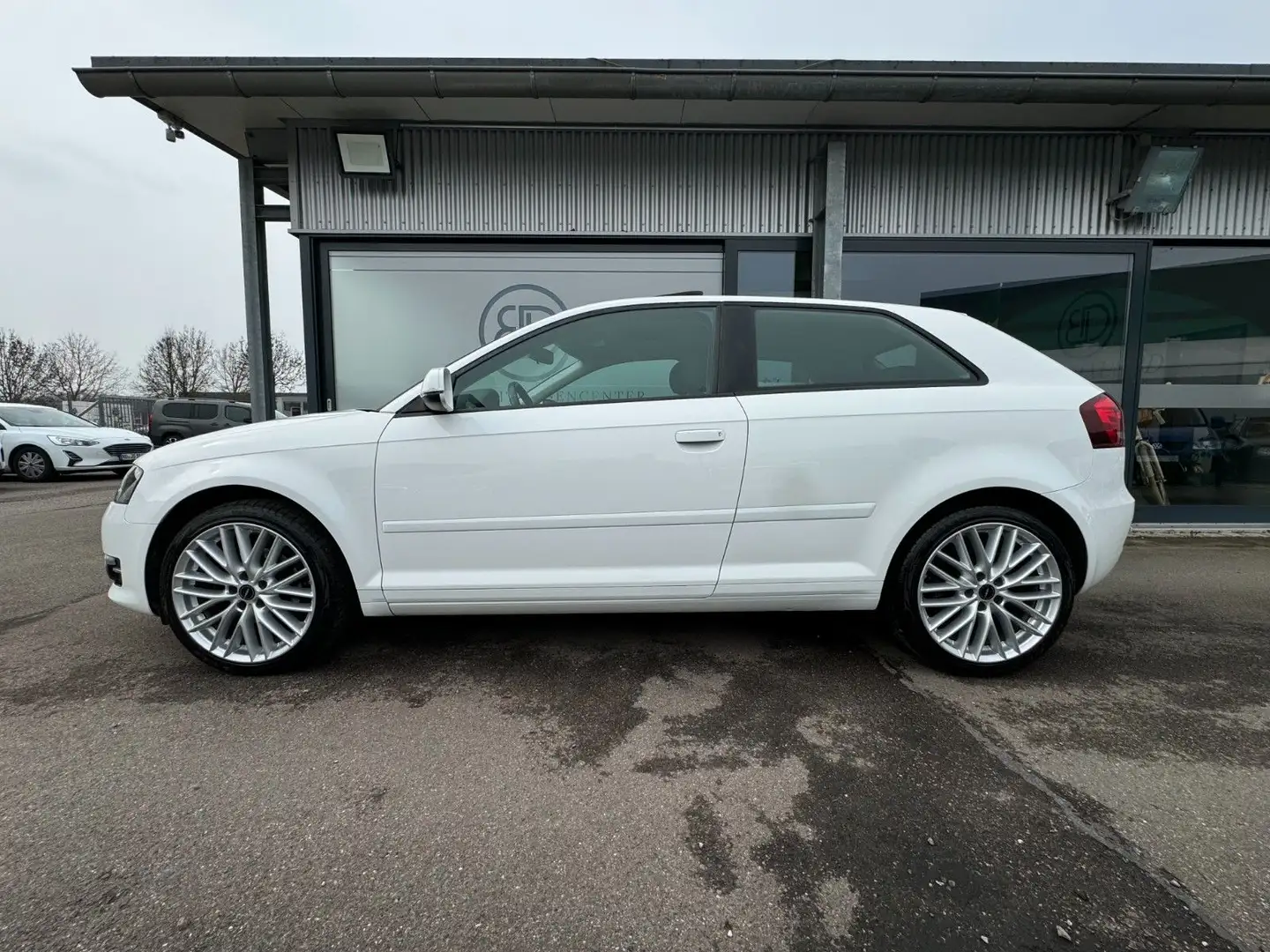 Audi A3 1.4 TFSI Attraction*Euro5*2 Hand*Klima*LM* Weiß - 2
