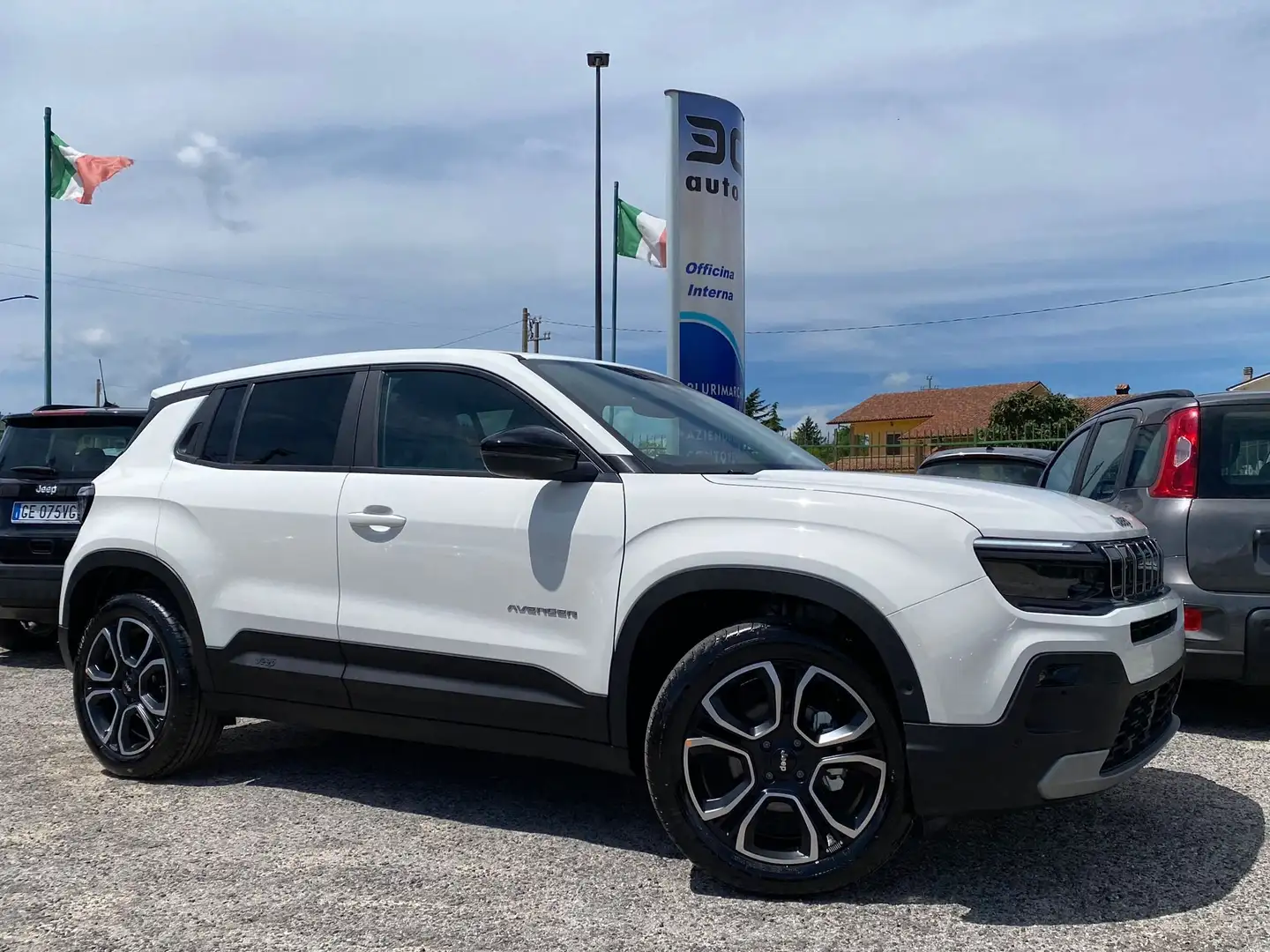 Jeep Avenger 1.2 turbo Summit fwd 100cv Pack Infotaiment Lega18 Blanc - 1