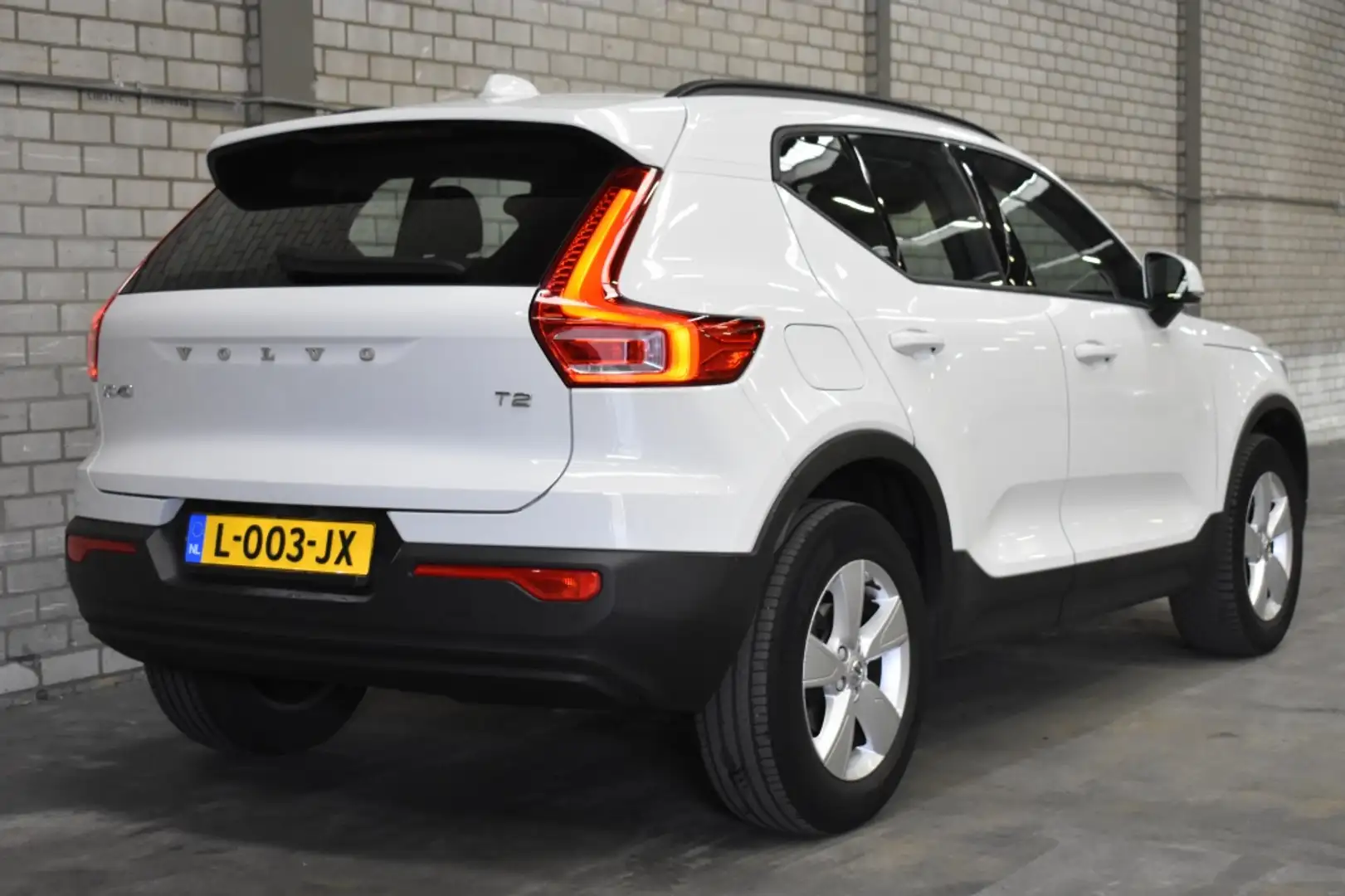 Volvo XC40 T2 129 Aut. Momentum Core | Park Assist | Navigati Wit - 2