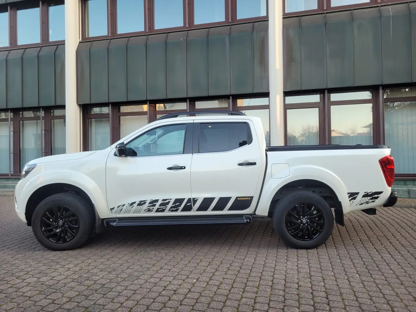 Nissan NP300 Tekna Double Cab 4x4 Nur 19 Tkm-1Hd-AHK 3.5To- - 1