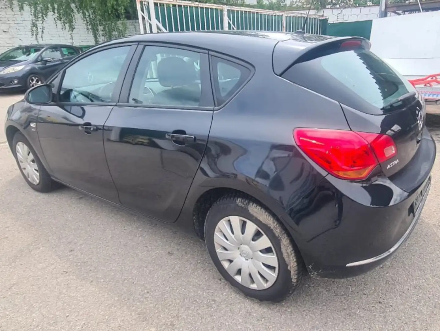 Opel Astra Schwarz - 1